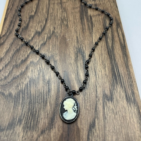 Black and White Cameo Victorian Necklace Black Beads - Picture 6 of 11